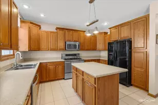 457 Davis Dr, Sycamore, IL 60178 - Photo 8