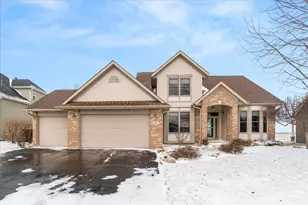 457 Davis Dr, Sycamore, IL 60178 - Photo 1
