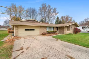 707 E Prairie St, Plano, IL 60545 - Photo 2