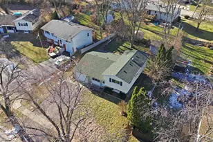 1388 Jill Ct, Glendale Heights, IL 60139 - Photo 2