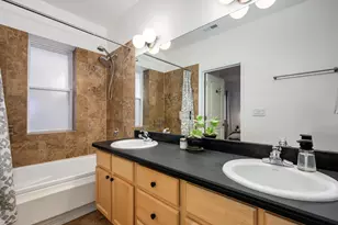 2537 N Hamlin Ave, Chicago, IL 60647 - Photo 16