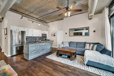 811 W 15th Place #610, Chicago, IL 60608 - Photo 4