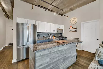 811 W 15th Place #610, Chicago, IL 60608 - Photo 6