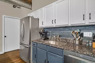 811 W 15th Pl, Chicago, IL 60608 - Photo 8