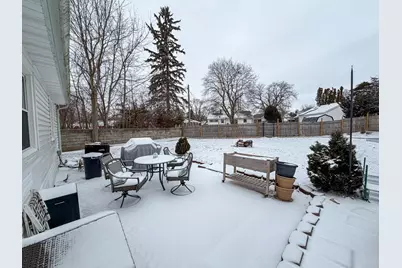 1126 W Stover Street, Freeport, IL 61032 - Photo 2