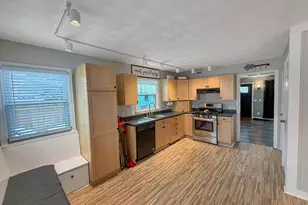 1126 W Stover St, Freeport, IL 61032 - Photo 10