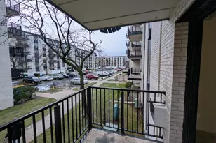 9128 W Terrace Dr, Niles, IL 60714 - Photo 10