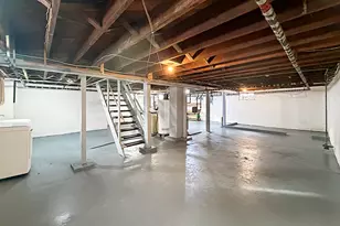 327 W Garfield St, Freeport, IL 61032 - Photo 40