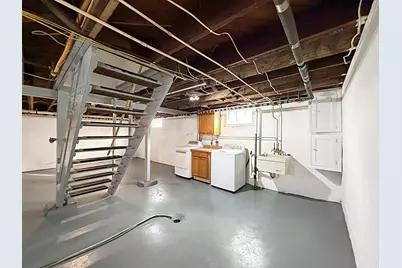 327 W Garfield Street, Freeport, IL 61032 - Photo 38