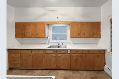 327 W Garfield Street, Freeport, IL 61032 - Photo 18