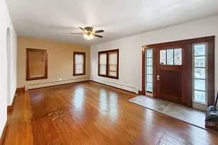 327 W Garfield St, Freeport, IL 61032 - Photo 4