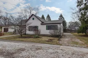 301 E Douglas St, Saint John, IL 61873 - Photo 2