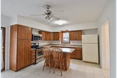 301 E Douglas Street, Saint John, IL 61873 - Photo 6