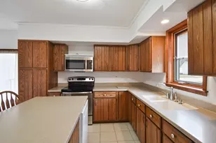 301 E Douglas St, Saint John, IL 61873 - Photo 8