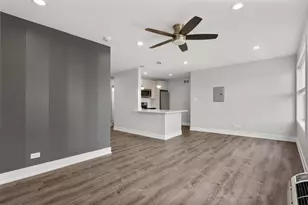 1303 W Estes Ave, Chicago, IL 60626 - Photo 4