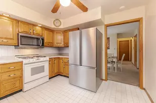 118 Gottlieb Ct, Creve Coeur, IL 61610 - Photo 4