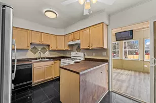 215 Mayfield Dr, Streamwood, IL 60107 - Photo 12