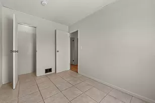 215 Mayfield Dr, Streamwood, IL 60107 - Photo 22