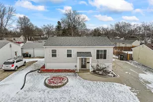 215 Mayfield Dr, Streamwood, IL 60107 - Photo 4