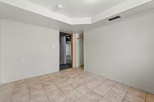 215 Mayfield Dr, Streamwood, IL 60107 - Photo 30