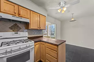 215 Mayfield Dr, Streamwood, IL 60107 - Photo 16