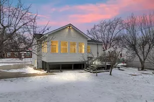 215 Mayfield Dr, Streamwood, IL 60107 - Photo 2