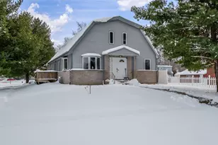 1020 W Perry St, Belvidere, IL 61008 - Photo 2