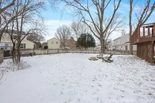 2221 Woodland Cir, Naperville, IL 60565 - Photo 20