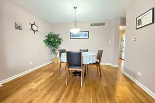 1949 Governors Ln, Hoffman Estates, IL 60169 - Photo 4