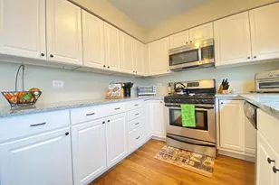 1949 Governors Ln, Hoffman Estates, IL 60169 - Photo 8