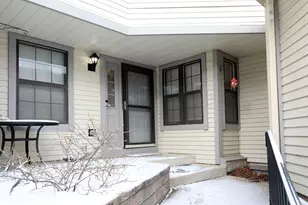 966 N Auburn Woods Dr, Palatine, IL 60067 - Photo 2