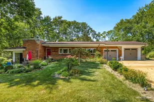 1002 Bruce Dr, Elgin, IL 60120 - Photo 2