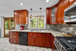 1002 Bruce Dr, Elgin, IL 60120 - Photo 12