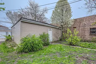 8151 S Bennett Ave, Chicago, IL 60617 - Photo 22