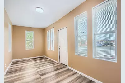 8151 S Bennett Avenue, Chicago, IL 60617 - Photo 2