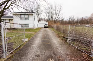 12878 E 2310S Rd, Pembroke Twp, IL 60958 - Photo 6