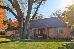 1443 Woodhill Dr, Northbrook, IL 60062 - Photo 2