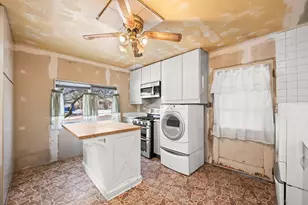 969 Berkley St, Carpentersville, IL 60110 - Photo 8