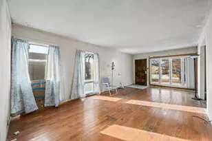 969 Berkley St, Carpentersville, IL 60110 - Photo 4