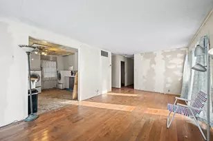 969 Berkley St, Carpentersville, IL 60110 - Photo 6