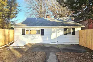 913 N 12th St, Quincy, IL 62301 - Photo 2