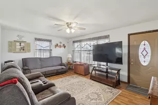 1310 Hosmer St, Joliet, IL 60435 - Photo 2