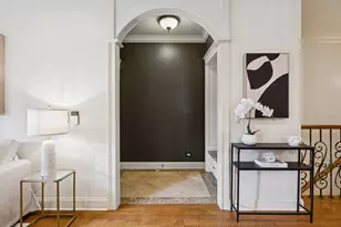 6121 N Winthrop Ave, Chicago, IL 60660 - Photo 2