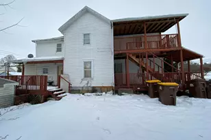 609 W Pleasant St, Freeport, IL 61032 - Photo 2