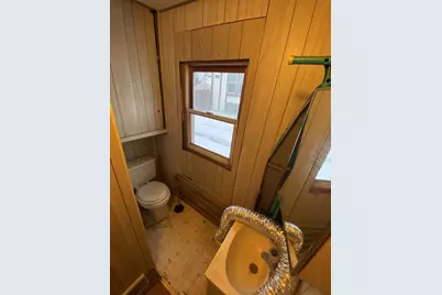 609 W Pleasant Street, Freeport, IL 61032 - Photo 6