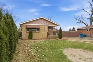 866 Greenbay Ave, Calumet City, IL 60409 - Photo 2