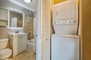 2545 W Catalpa Ave, Chicago, IL 60625 - Photo 16