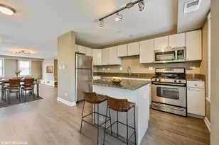 2545 W Catalpa Ave, Chicago, IL 60625 - Photo 6