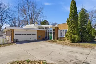 616 Seneca Dr, Aurora, IL 60506 - Photo 1