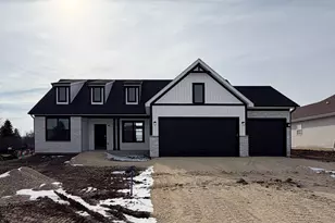 668 E Becker Pl, Sycamore, IL 60178 - Photo 2